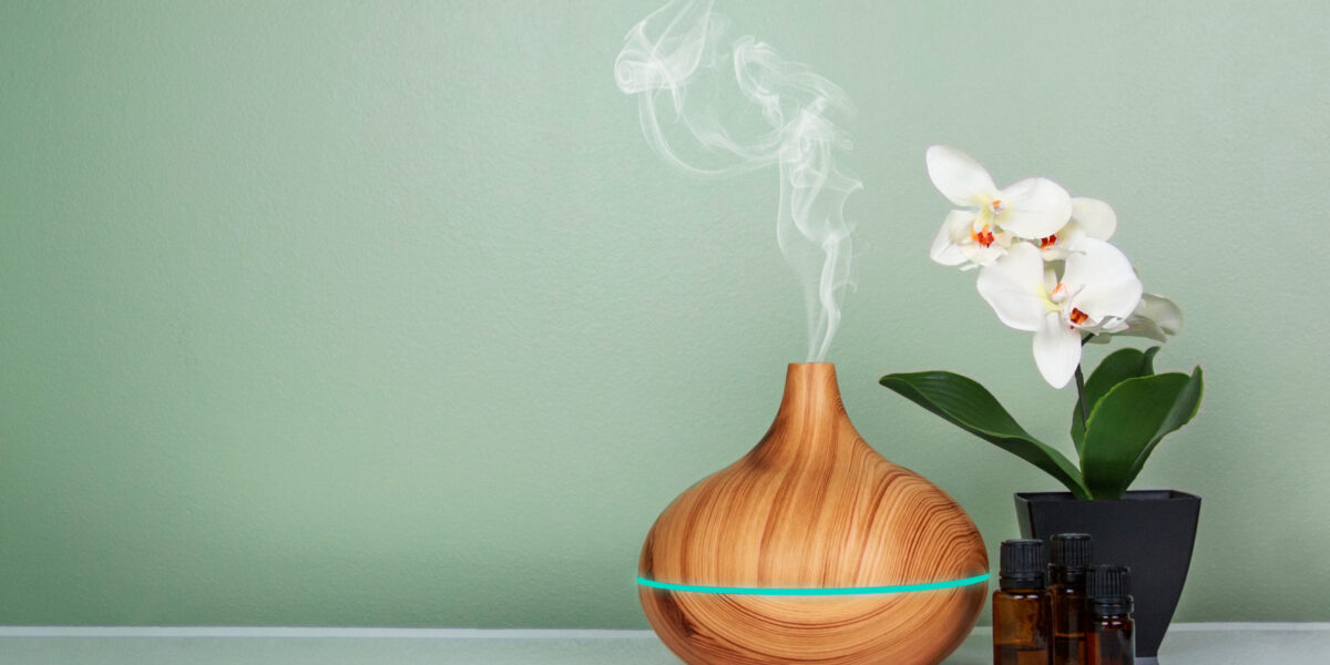Choosing the Best Essential Oils to Diffuse in Your Home Office